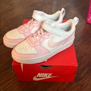 Nike Pink and White Sneakers Low-Top Court Borough